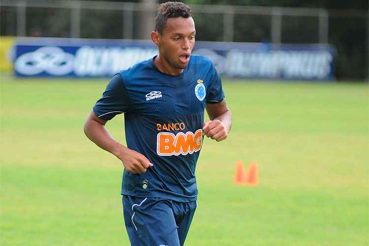 Primeira passagem de Gilson pelo Cruzeiro não foi boa. Ele disputou apenas seis jogos e acabou emprestado