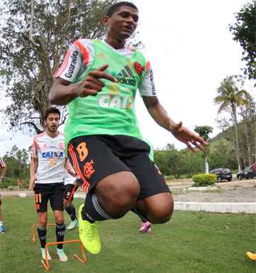 Márcio segue no clube em 2015