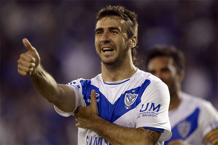 Saída de Lucas Pratto do Vélez já se transformou em novela e agente alimenta mistério sobre futuro