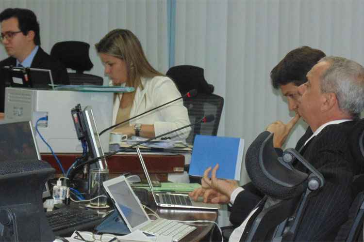 Miguel Cançado (d), que julgou o América no
