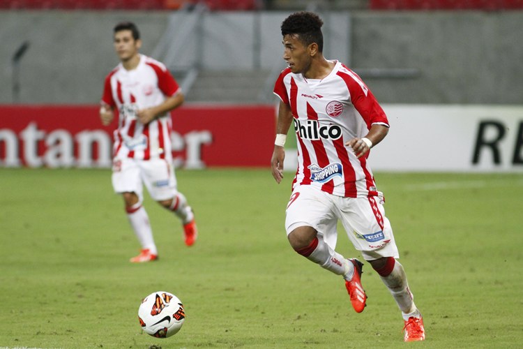 Na temporada passada, Rogério foi emprestado ao Botafogo. Em 2015, deve defender o Vitória