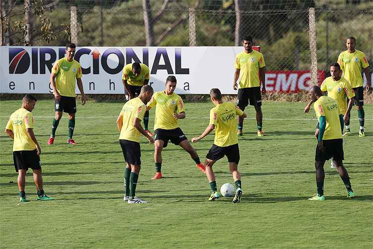 Elenco do América passará por grande renovação na temporada 2015. Diretoria liberou sete jogadores