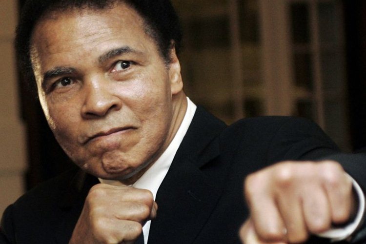 Aos 72 anos, Muhammad Ali sofre com o Mal de Parkinson desde a década de 1980