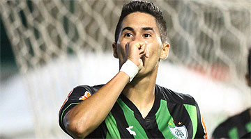 Elsinho defenderá clube do Japão em 2015