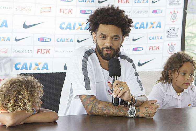 Cabeça de área na 1ª passagem pelo Corinthians, Cristian chegou a atuar mais adiantado no Fenerbahçe