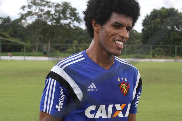 "Pelo que eu vejo, eu e Durval temos dado conta do recado", afirmou o defensor Éwerton Páscoa