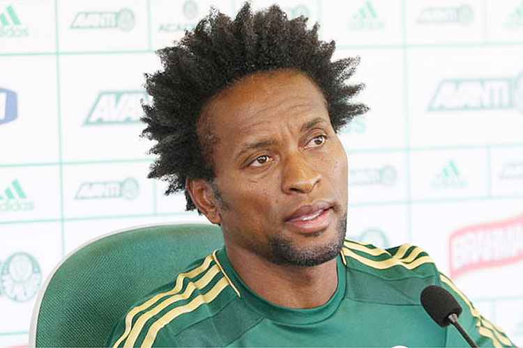 Zé Roberto se compara a Seedorf e aceita ser um aliado de Oswaldo para direcionar o Palmeiras ao sucesso