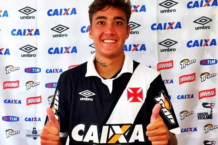 Romarinho veste a camisa do Vasco em Pinheiral: filho do Peixe volta para casa