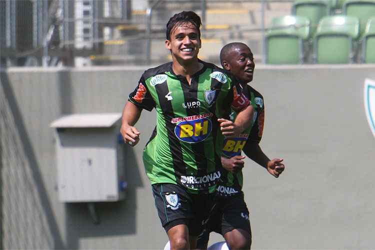 Um dos destaque do time sub-20 na conquista da Taça BH 2014, Xavier admite que profissional é mais difícil