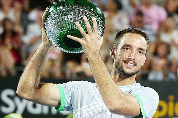 Campeão em Sydney, sérvio Viktor Troicki, de 28 anos, levantou seu segundo troféu na carreira
