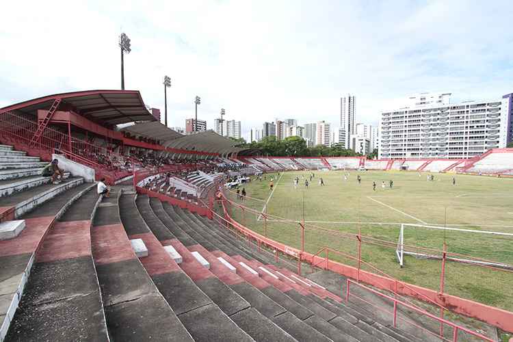 Eládio de Barros Carvalho tem sido a casa do América em 2015 e foi a casa do Recife Mariners em 2014