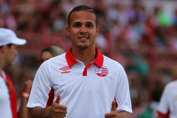 Ronny foi confirmado como novo reforço antes do início da partida contra o Decisão