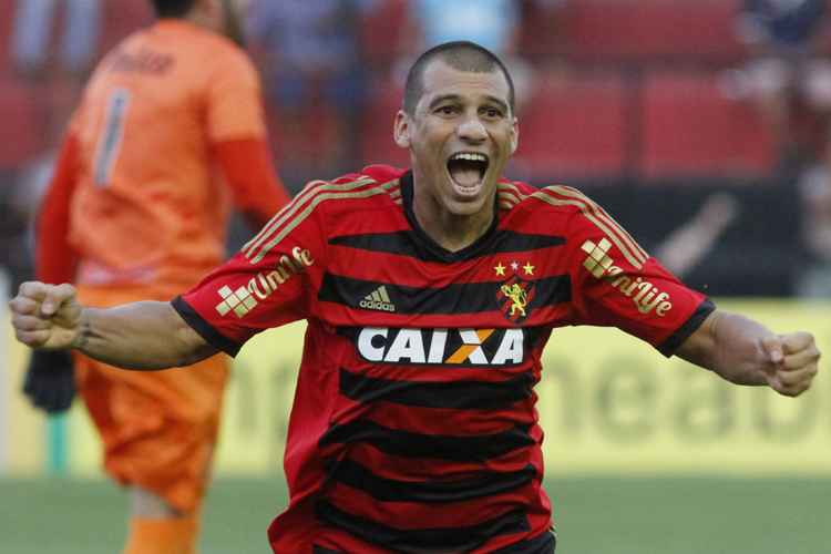 Neto Baiano foi o artilheiro do Leão em 2014, mas não ficou na Ilha do Retiro após segundo semestre apagado