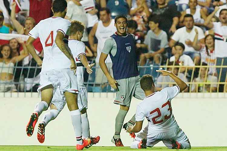 No Estádio Martins Pereira, em São José dos Campos, o São Paulo derrotou o Criciúma por 1 a 0