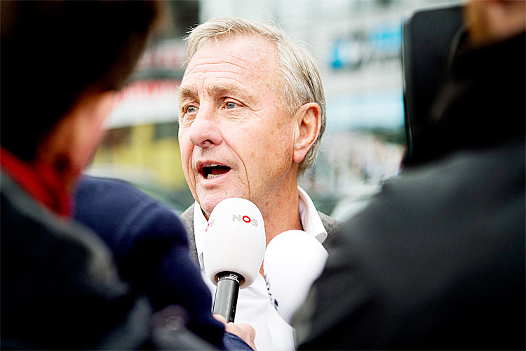 Cruyff, vencedor do prêmio em 1971, 1973 e 1974, foi um dos grandes nomes da história do Barcelona