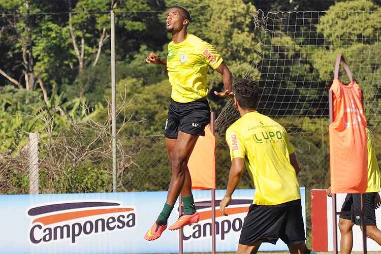 Zagueiro Messias almeja voos mais altos na carreira e já pensa em ser titular do América na temporada 2015
