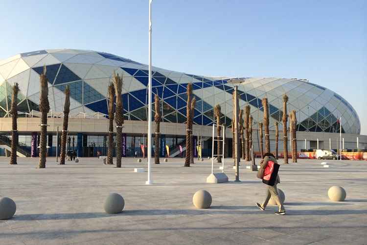Movimentação na entrada do ginásio de Lusail, às 16h30 (11h30 de Brasília)