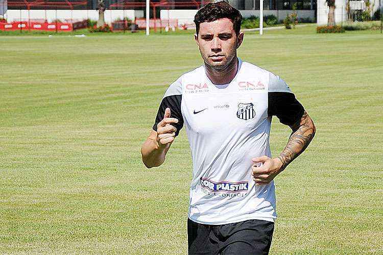 Raposa mantém negociação com Mena, que recebeu liminar da Justiça do Trabalho para deixar o Santos