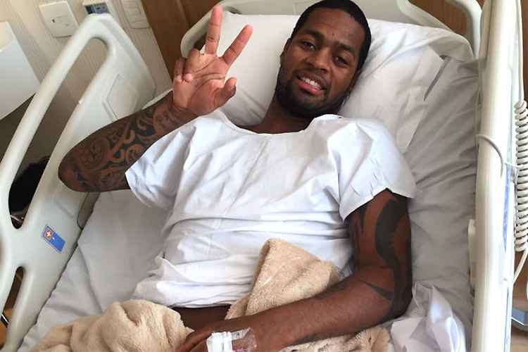Dedé foi submetido a cirurgia no joelho direito, no Rio de Janeiro, nesta terça-feira, mas se recupera bem