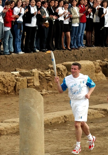 Em 2004, Sergey Bubka carregou a tocha olímpica nas Olimpíadas da Grécia