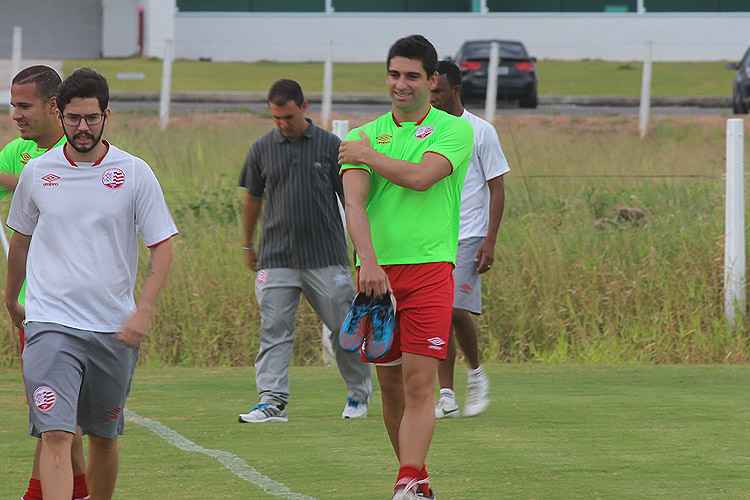 Pedro Carmona se recupera de lesão muscular decorrente de cirurgia feita no joelho