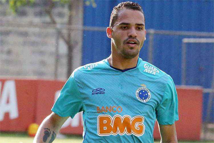 Anselmo Ramon rescindirá contrato com o Cruzeiro e assinará por três temporadas com o Hangzhou