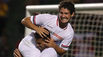 Alexandre Pato comandou a vitória do Tricolor