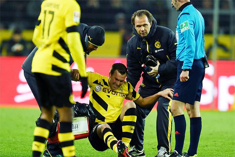 Grosskreutz (C) se lesionou na última quarta-feira, na derrota do Borussia Dortmund por 1 a 0 para Augsburg