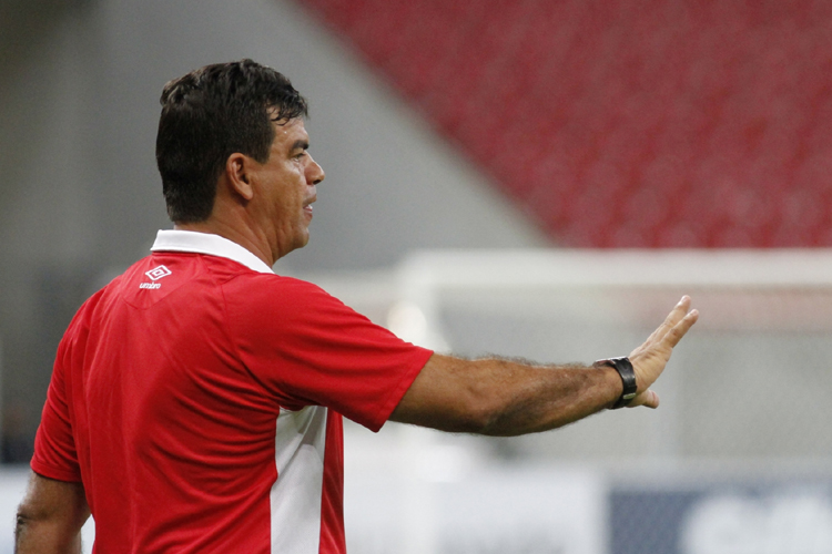 Apesar da instabilidade emocional apresentada pelo time, Moacir Júnior quer dar mais chances aos jovens