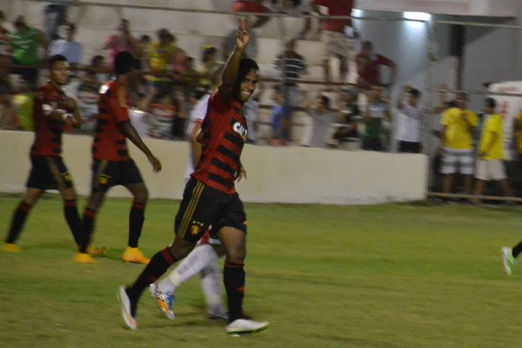 Reforçando o Sport "reserva", Élber deixou o campo com duas assistências e um gol marcado