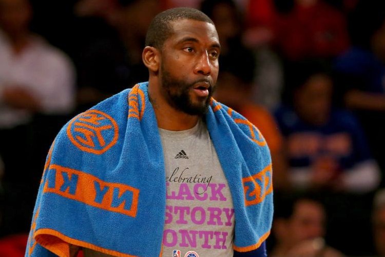 Atual campeão da NBA, o San Antonio Spurs também estaria na briga pelo pivô