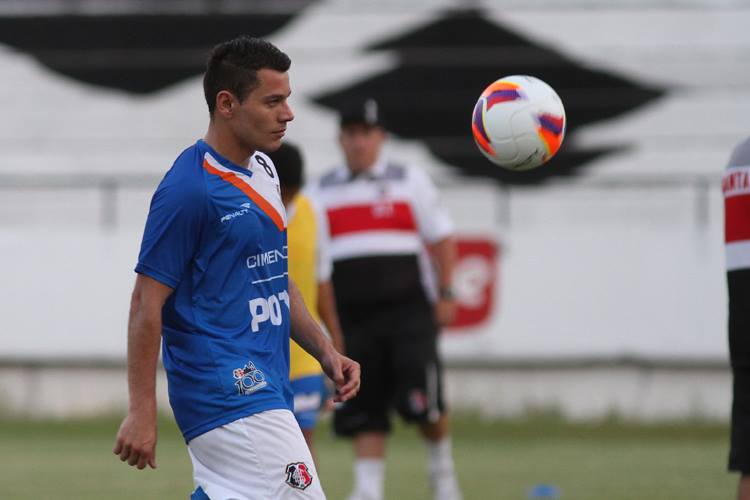 Atacante já havia deixado o treino da última segunda-feira após sofrer uma torção no tornozelo