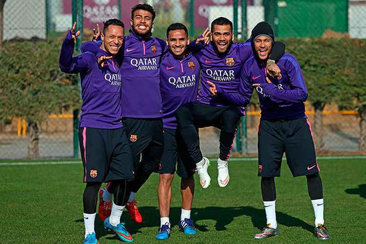 Douglas (C) ficou um mês sem poder treinar por conta de uma ruptura no músculo anterior da coxa direita