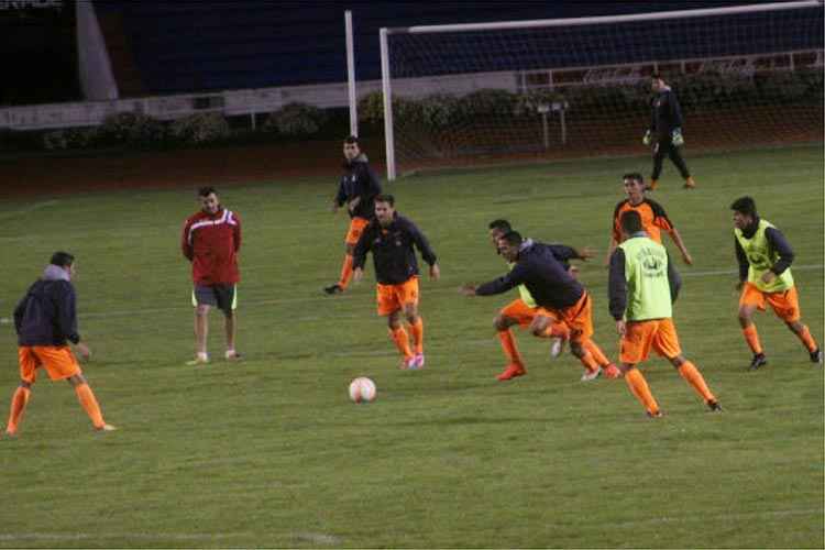 Em preparação para enfrentar o Cruzeiro, Universitario de Sucre treinou na noite dessa segunda-feira