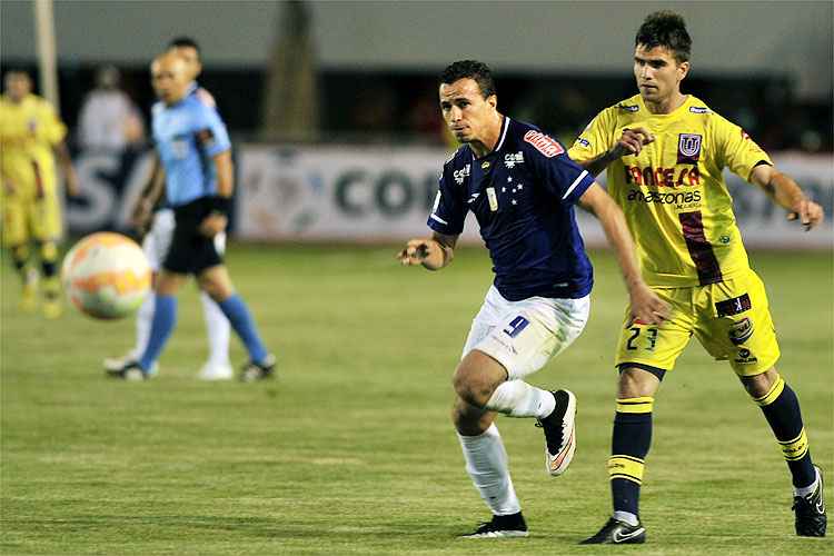 Leandro Damião se movimentou bastante e criou boas oportunidades, mas não acertou a pontaria no jogo