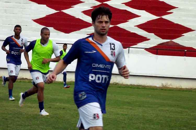 Meia volta a ficar à disposição do técnico Ricardinho após cumprir suspensão por expulsão contra Salgueiro