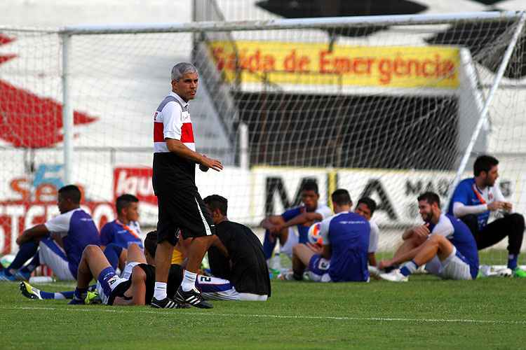 Como se trata apenas de um regenerativo, Ricardinho quer deixar os jogadores "mais entre eles"