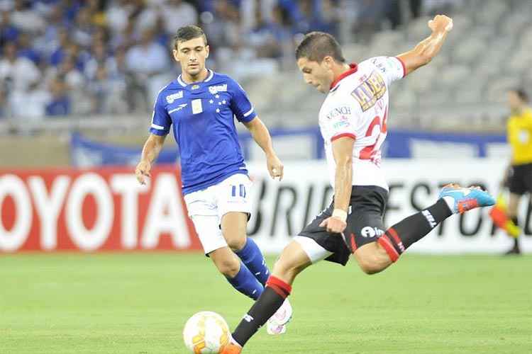De Arrascaeta atuou pela segunda vez no Mineirão e não conseguiu conduzir o ataque do Cruzeiro