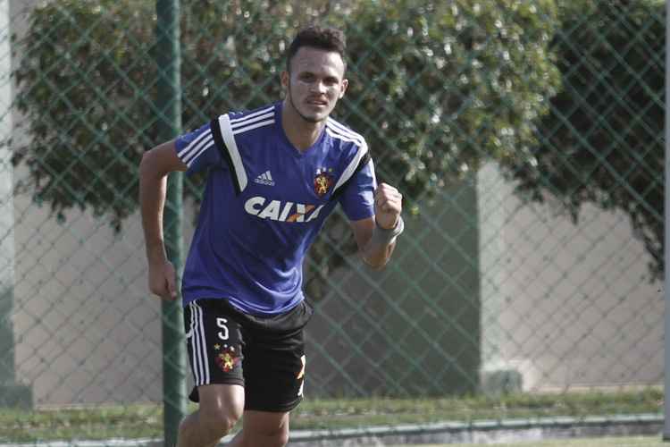 Após dois anos entre profissionais, Renê ganhou uma oportunidade quando tinha quatro concorrentes