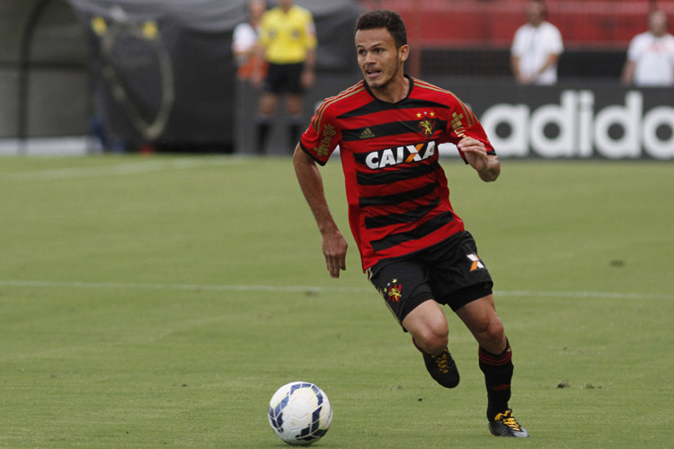 "É uma marca histórica e espero que venham muito mais jogos", desejou Renê