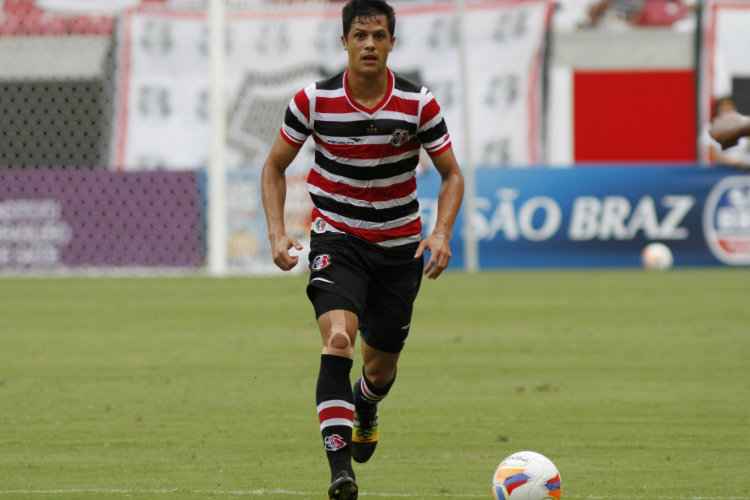 Sobre a concorrência, o lateral afirma que não depende de fatores externos para se motivar