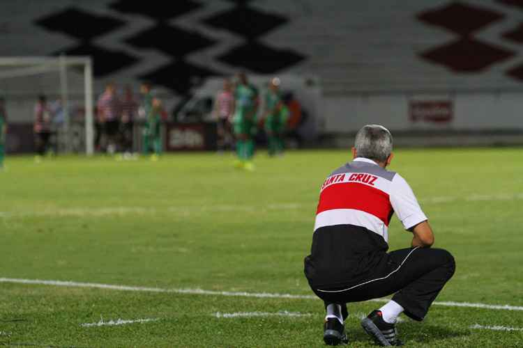 "É difícil responder algo em relação a jogos anteriores", disse o treinador do Santa Cruz, Ricardinho