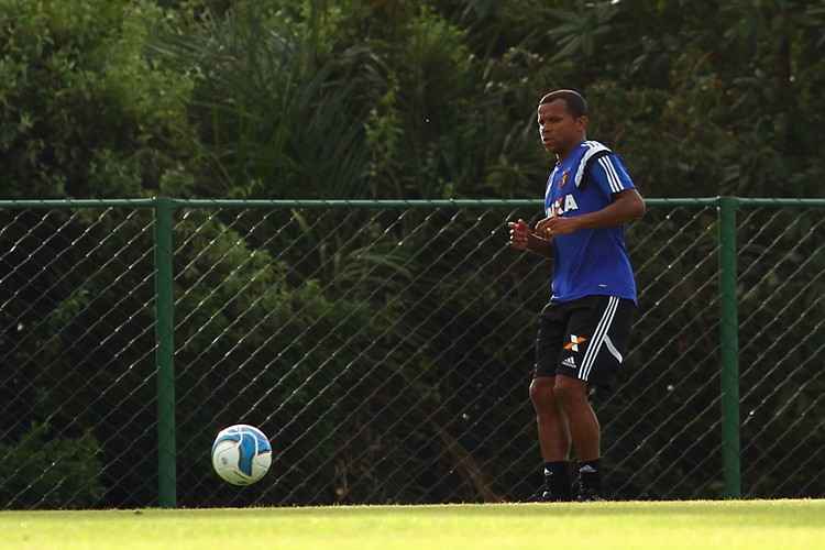 Vitor aprovou a decisão do técnico Eduardo Baptista em poupá-lo do time na rodada passada