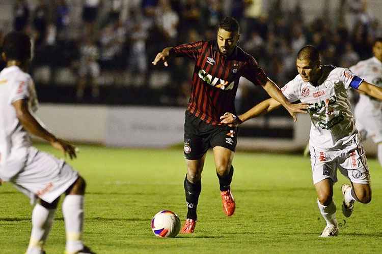 Fora de casa, Atlético Paranaense perdeu para Operário e se complicou ainda mais no Campeonato Estadual