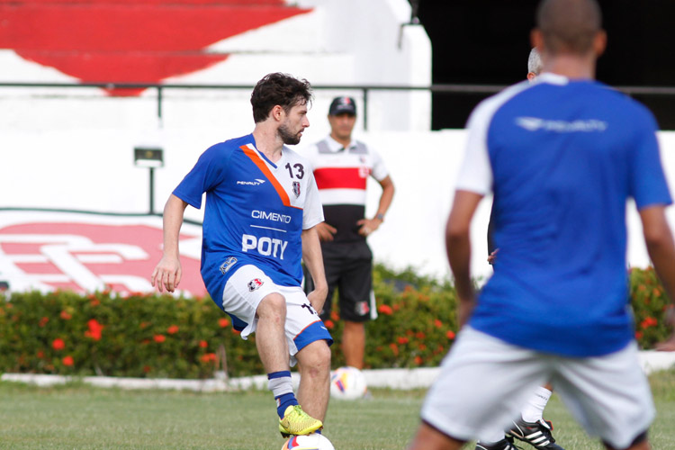Sem deixar de lamentar os últimos resultados do Santa Cruz, jogador ressaltou evolução técnica e tática do time