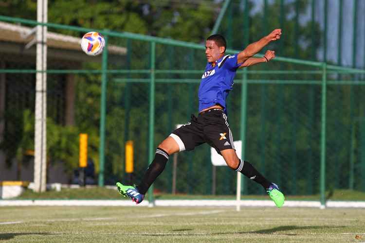 Zagueiro de origem, Oswaldo vai ser novamente improvisado na lateral direita do Sport