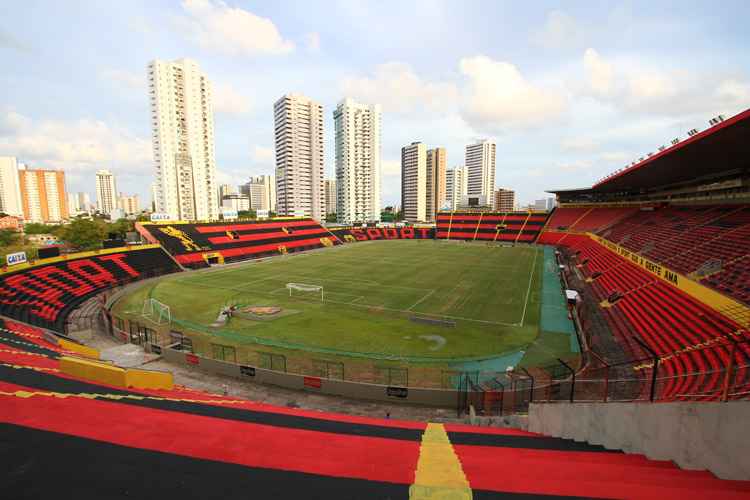 Leão jogou no último sábado no gramado da Arena Pernambuco, mas retorna à casa habitual para jogo decisivo