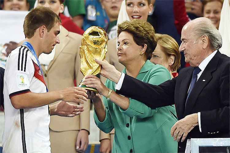 Diante de lucro recorde com a Copa no Brasil, jamais a Fifa acumulou uma fortuna como a que hoje dispõe