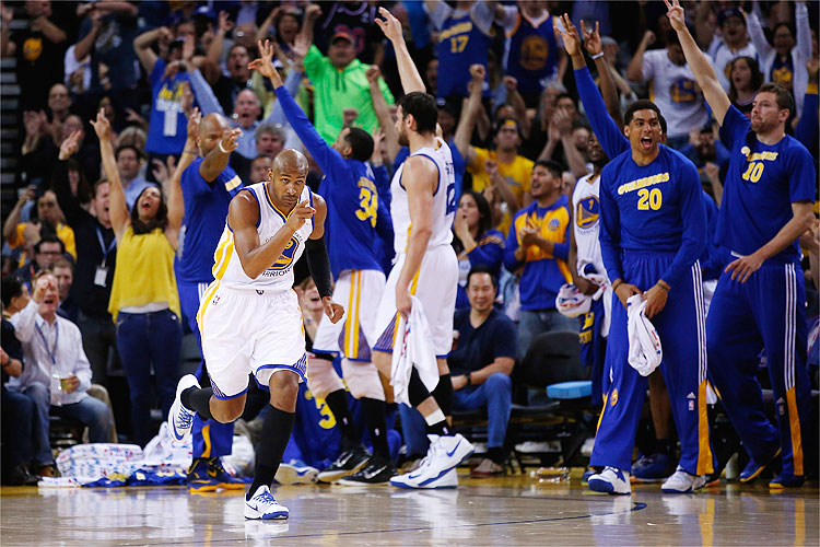 Com boa atuação do brasileiro Leandrinho, Warriors chegou à 54ª vitória em 67 partidas na temporada