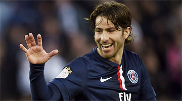 Maxwell ficará no PSG até junho de 2016